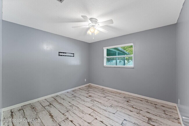 Building Photo - 1565 Venus St