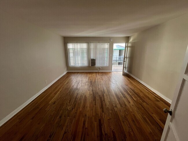 Interior Photo - 478 Landfair Ave