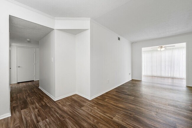 Building Photo - 1318 Brockett Pl