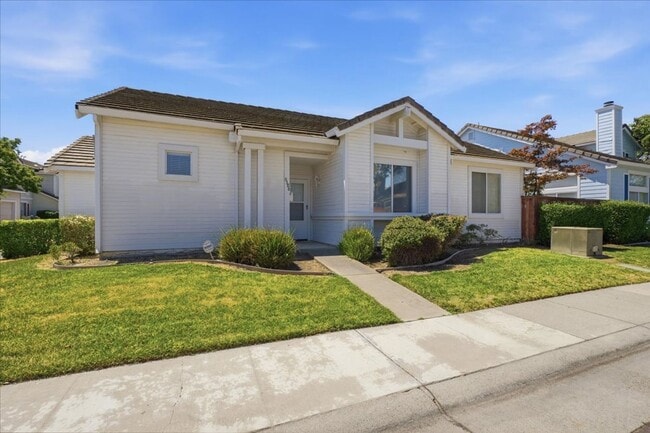 Building Photo - 9386 Laguna Pointe Way