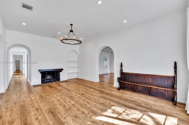 Building Photo - 113 NE 101st St