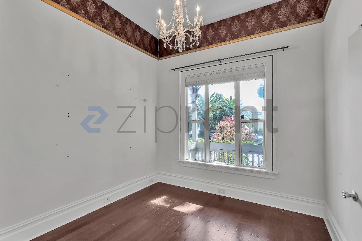 Building Photo - Unit 1005