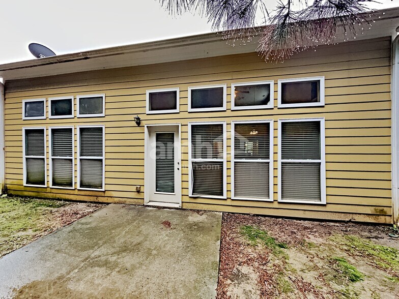 Building Photo - 2263 Worrall Hill Dr