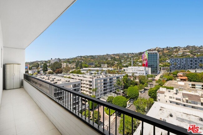 Building Photo - 1100 Alta Loma Rd