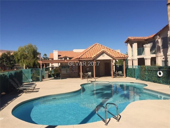 Building Photo - A Cozy 2 bedroom 2 bathroom with patio dow...