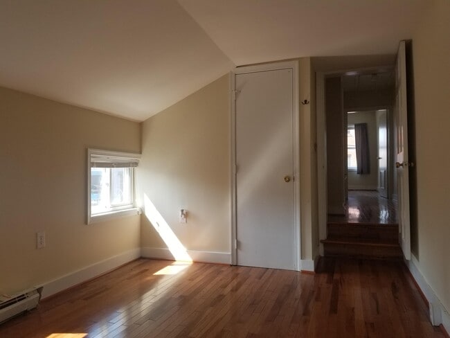 Building Photo - 100 S Market St