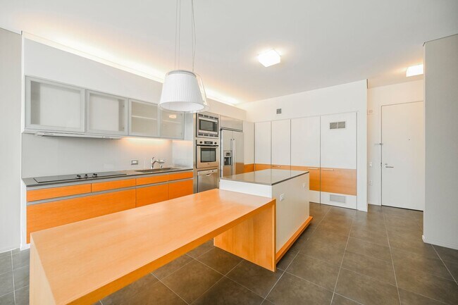 Building Photo - 1 bedroom in the heart of City Center on t...