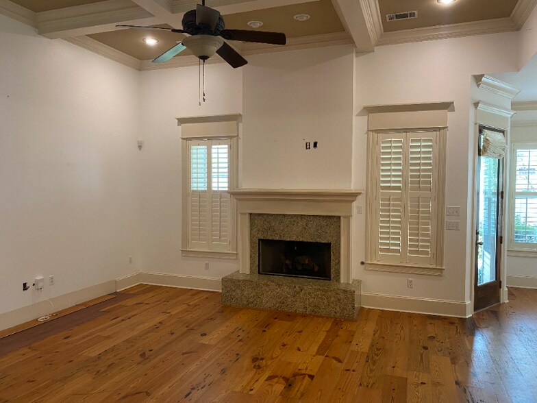 Building Photo - 424 Place St. Charles