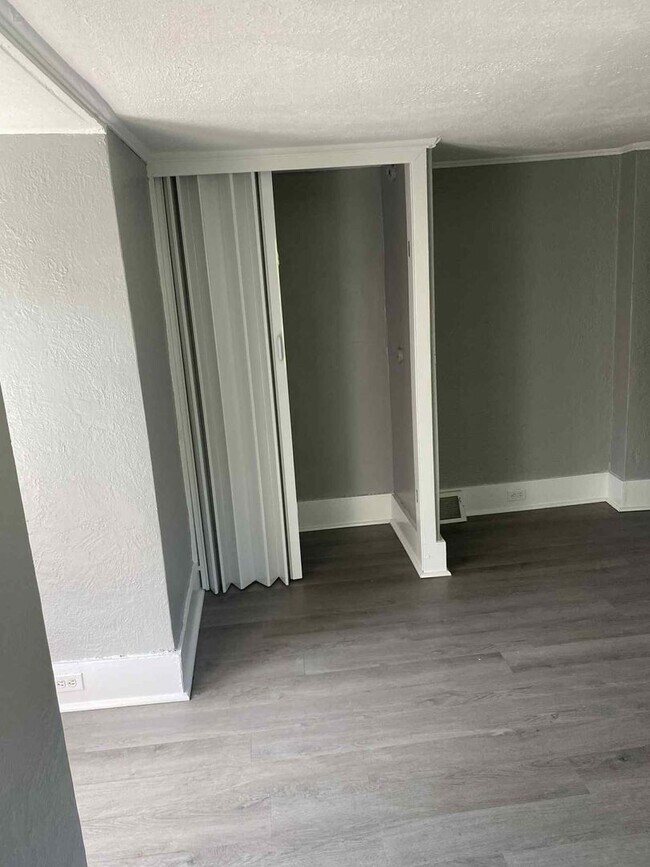 Building Photo - Newly Updated Spacious 5 bedroom 1 bathroom house for rent in Glassport!