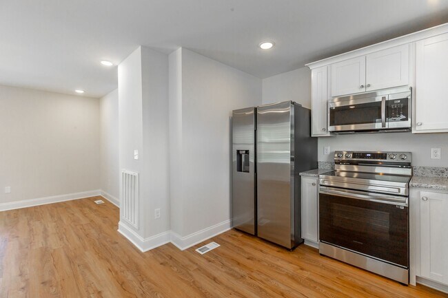 Building Photo - 1801 S Lyerly St