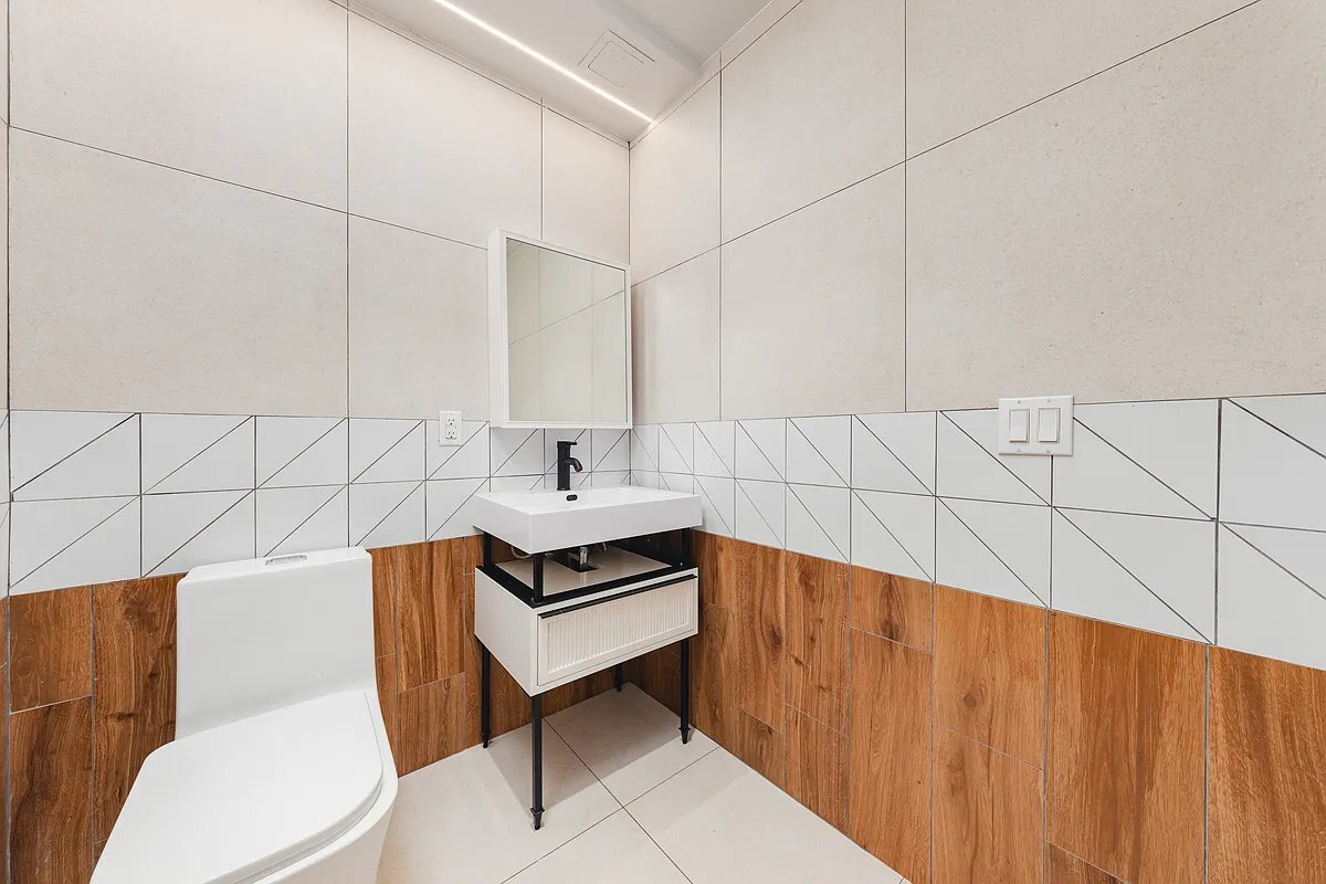 Building Photo - 60 W 125th St