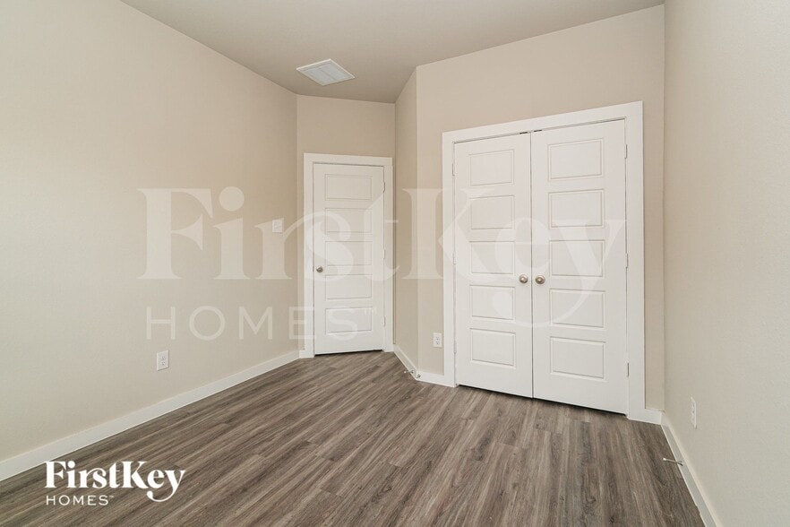 Building Photo - 18330 W Centro Cir