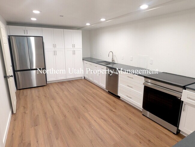 Building Photo - East Bench 5 Bed, 2 Bath