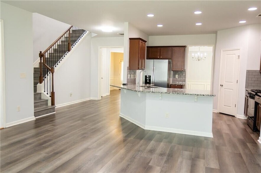 Building Photo - 4960 Ducote Trail