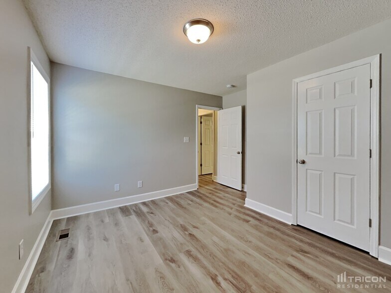Building Photo - 1412 Grovewood Dr