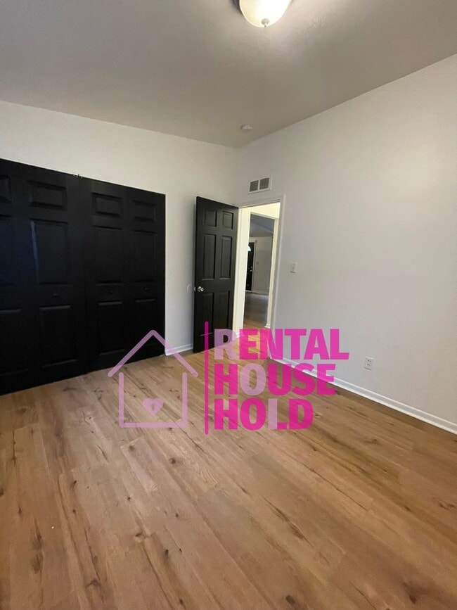 Building Photo - Beautiful 3 Bedroom Ranch~ Dearborn Heights