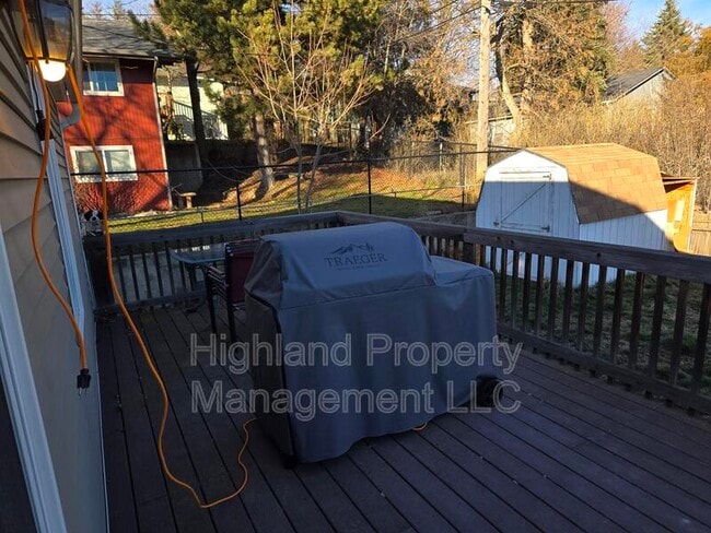 Building Photo - 1160 NE Lake St