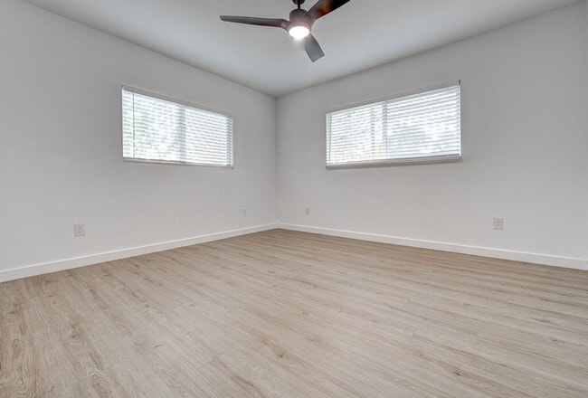 Building Photo - Fully Rebuilt 3BD Gem with Designer Finish...