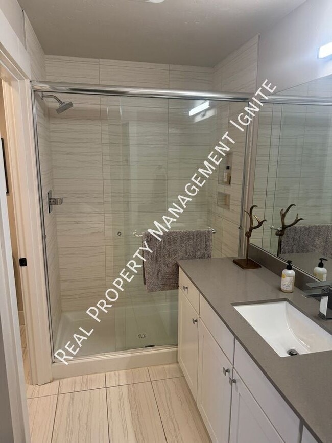 Building Photo - 63101 Boyd Acres Rd