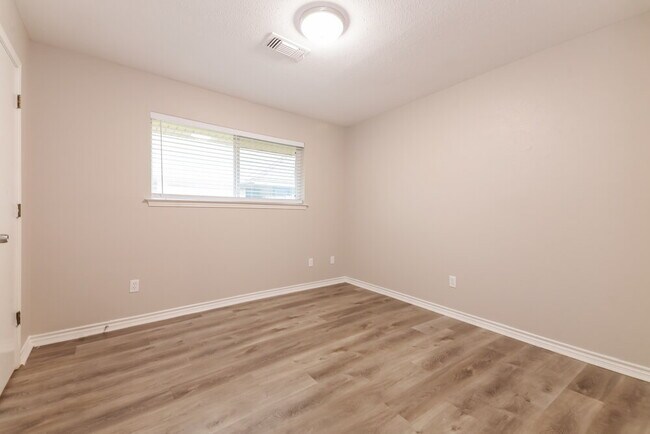 Building Photo - 306 Cardinal Creek Dr