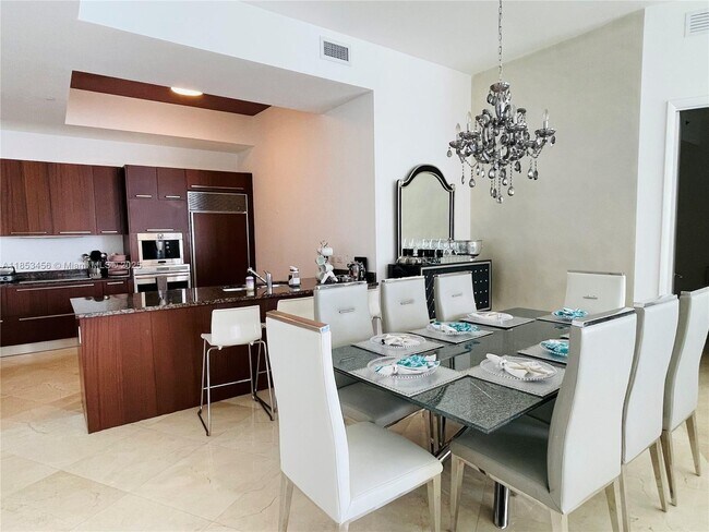 Building Photo - 16001 Collins Ave