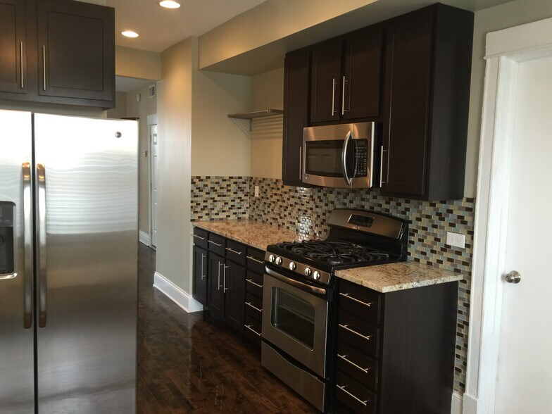 Building Photo - 2960 N Elston Ave