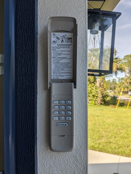 Building Photo - 5837 Babian Rd