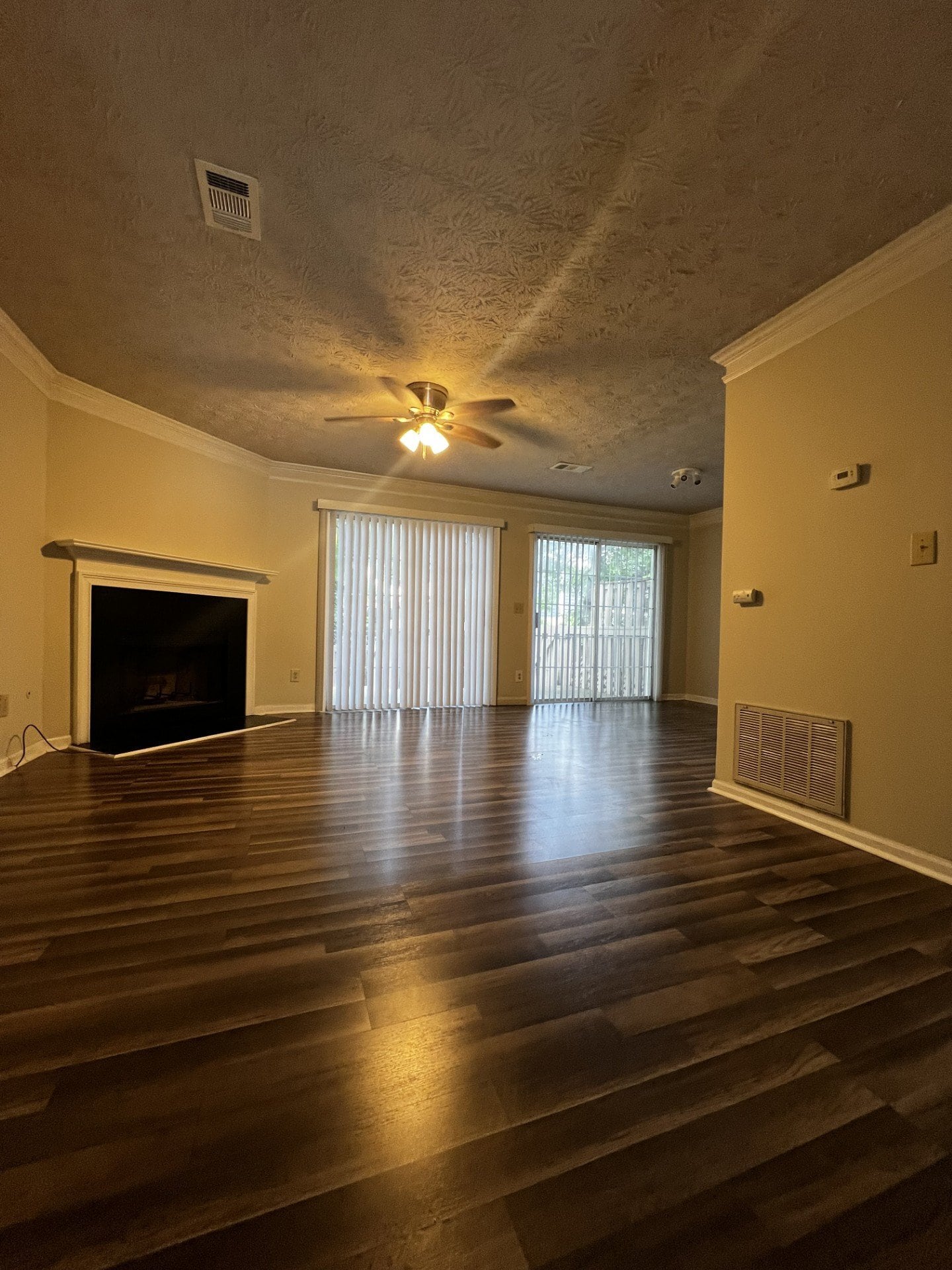 Building Photo - 6617 Meadow Green Cir