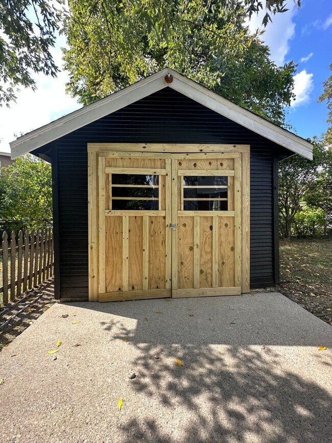 Building Photo - WESTWOOD - Charming 3bd Tudor w modern updates