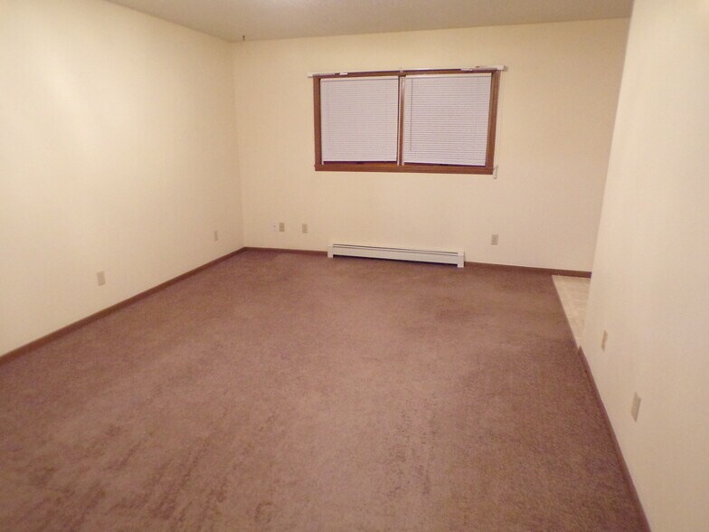 Building Photo - 4434 Manhattan W