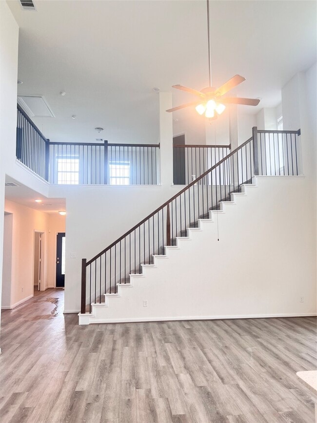 Building Photo - 521 Green Meadows Dr