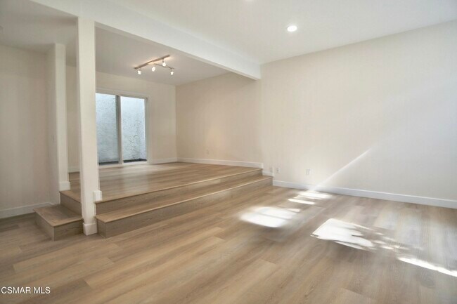 Building Photo - 11738 Moorpark St