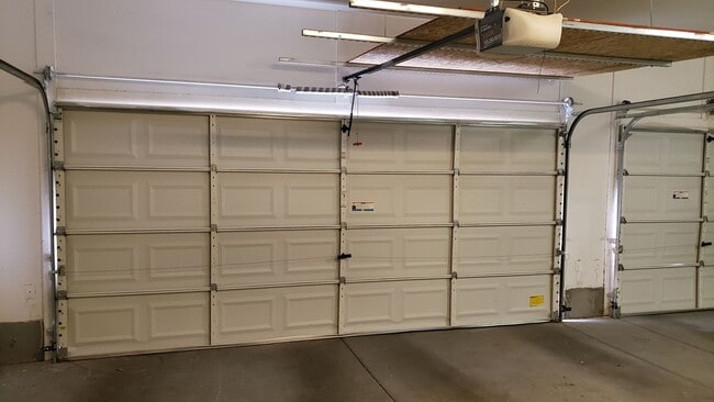 Building Photo - Spacious floorplan