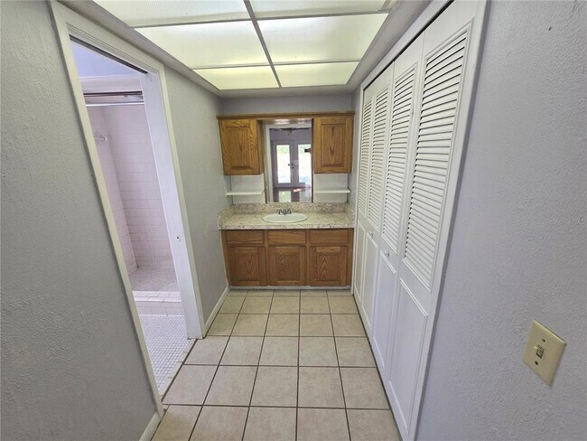 Building Photo - 6117 Shadow Wood Ct