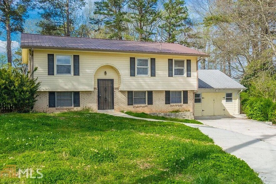 Primary Photo - Room in House on Reba Rd