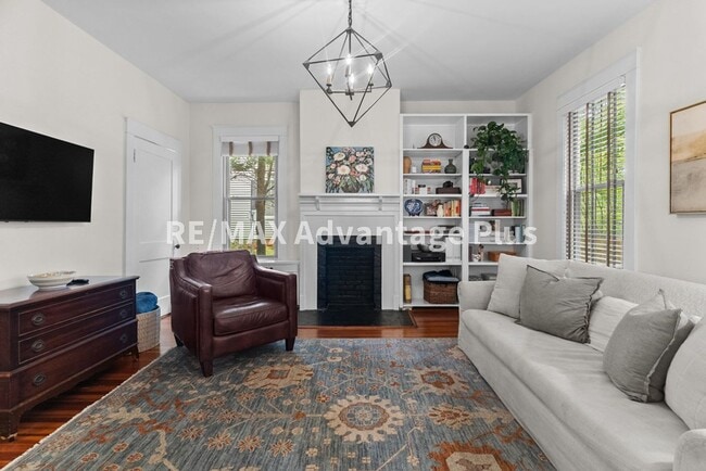 Building Photo - Spacious home located in The Avenues