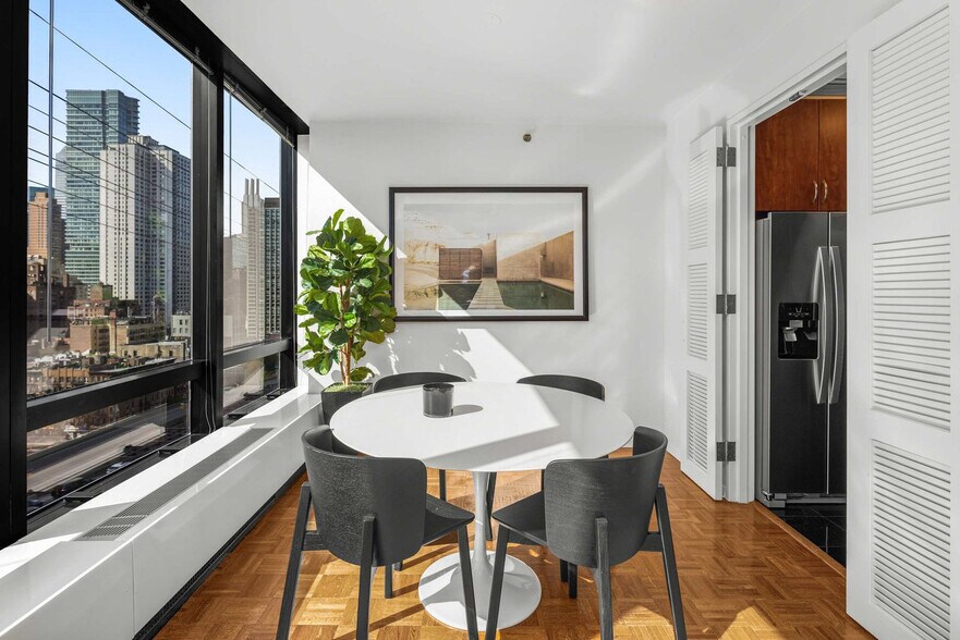 Building Photo - 420 E 61st St