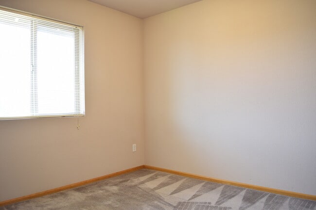 Building Photo - Beautiful 3 bed 2.5 bath townhome for rent!