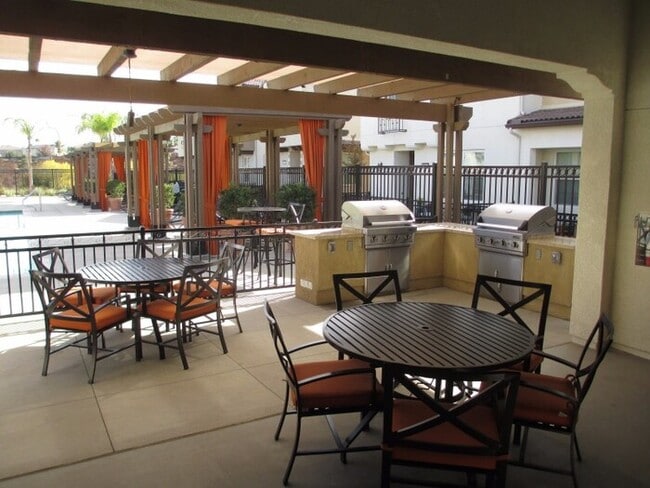 Building Photo - 40407 Calle Real