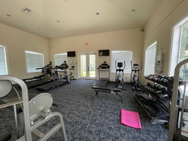 Building Photo - 2 Bedroom - 1 Bathroom - Gardens of Bridge...
