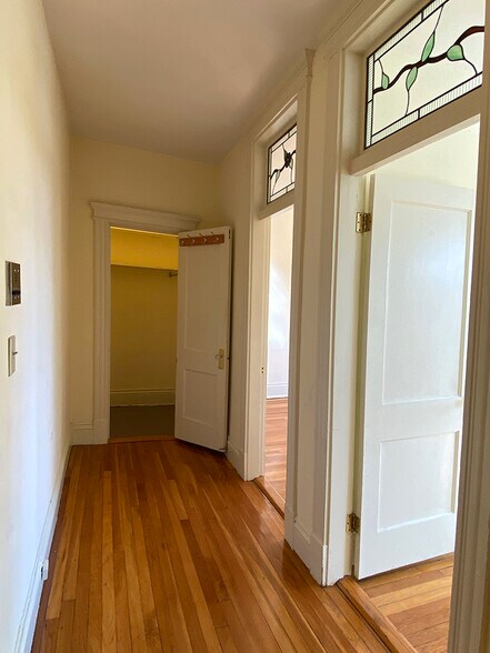 Building Photo - 54 Queensberry St