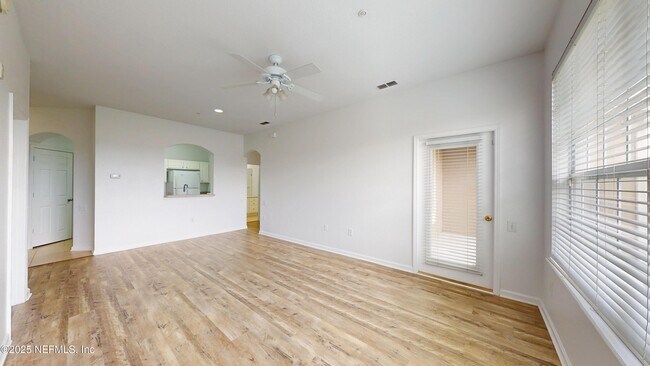 Building Photo - 7990 Baymeadows Cir E