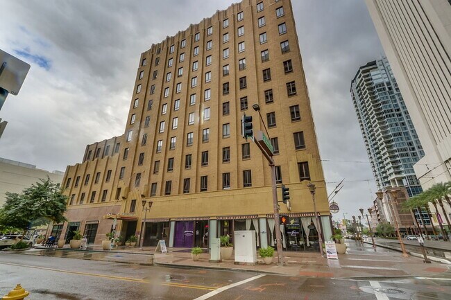 Building Photo - 114 W Adams St