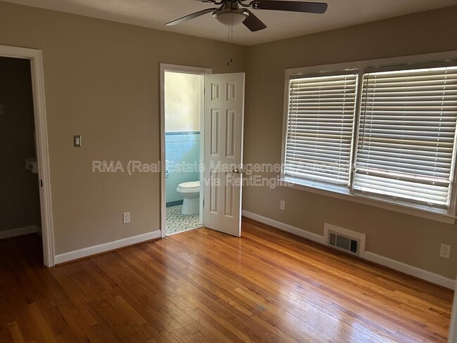 Building Photo - 1133 E College St