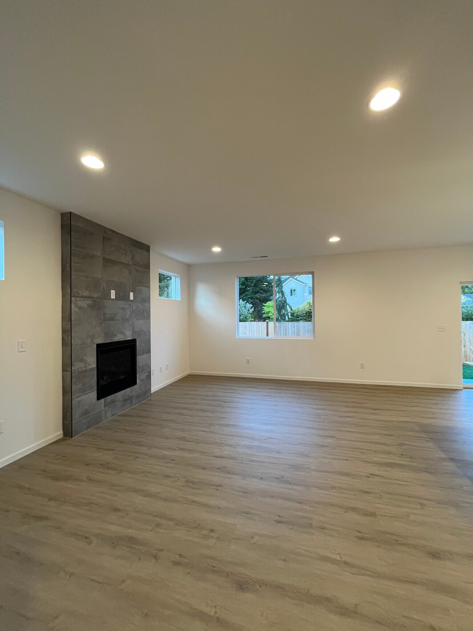 Building Photo - 12130 Bay Heights Pl