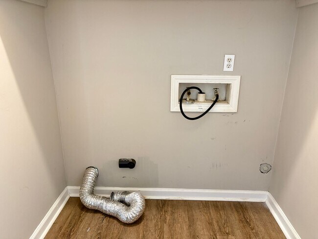 Building Photo - 1 Bedroom, 1 Bathroom Condo in High Point!