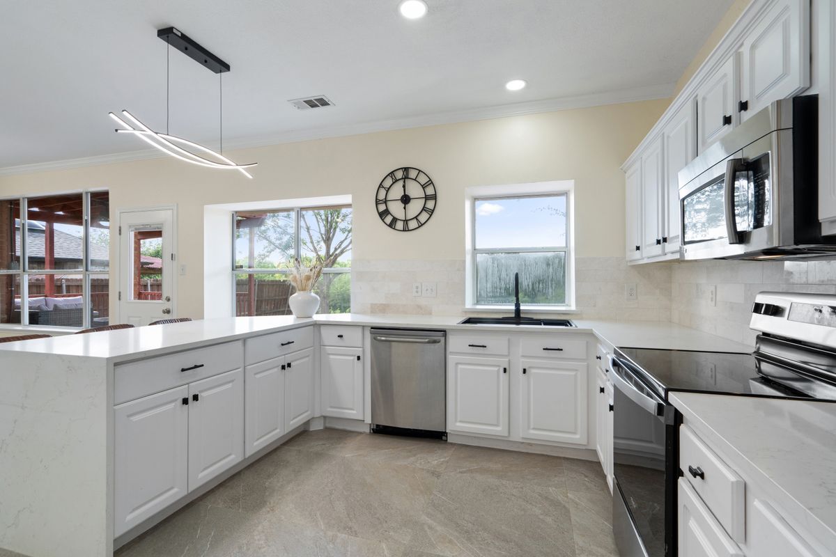 Building Photo - 1339 Barclay Dr