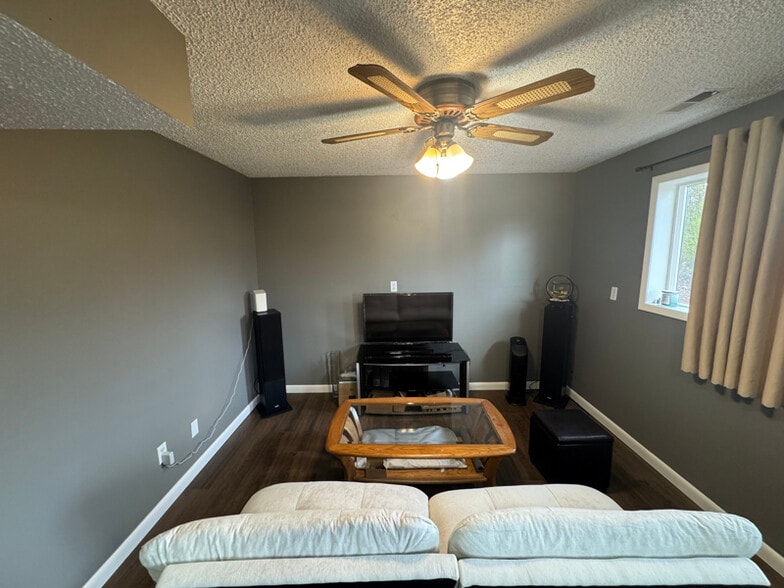 Building Photo - 14422 NE Shaver St