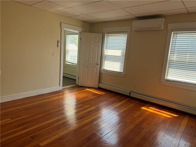 Building Photo - 40-40 Freebody St