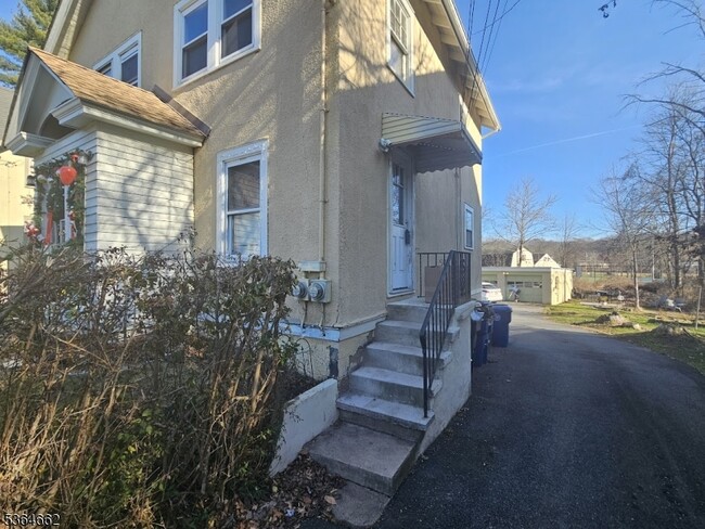 Building Photo - 378 South St